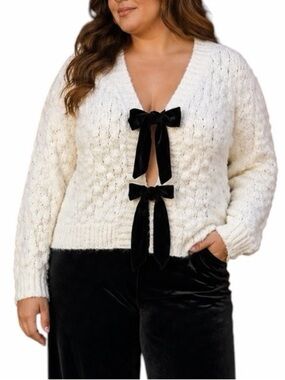 This ASTR The Label Large Ivory Wool Blend Cardigan Sweater Velvet Front Tie